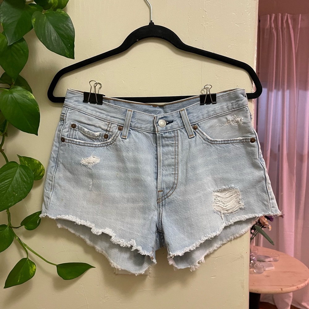 Levi’s Shorts SIZE:27